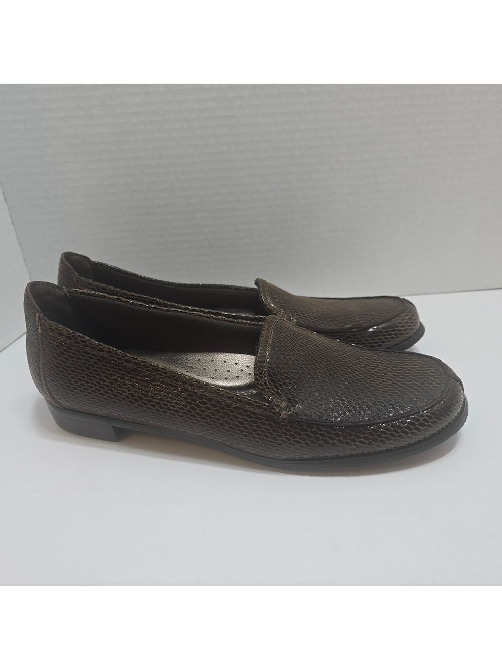 Trotters Textured Dark Brown Loafers